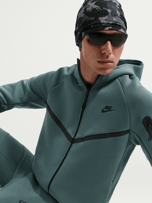 CONJUNTO NIKE TECH GREEN CEMENT