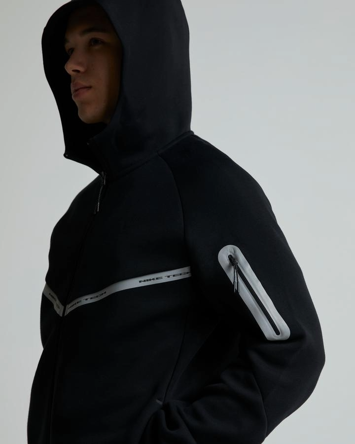 NIKE TECH BLACK REFLECTIVA