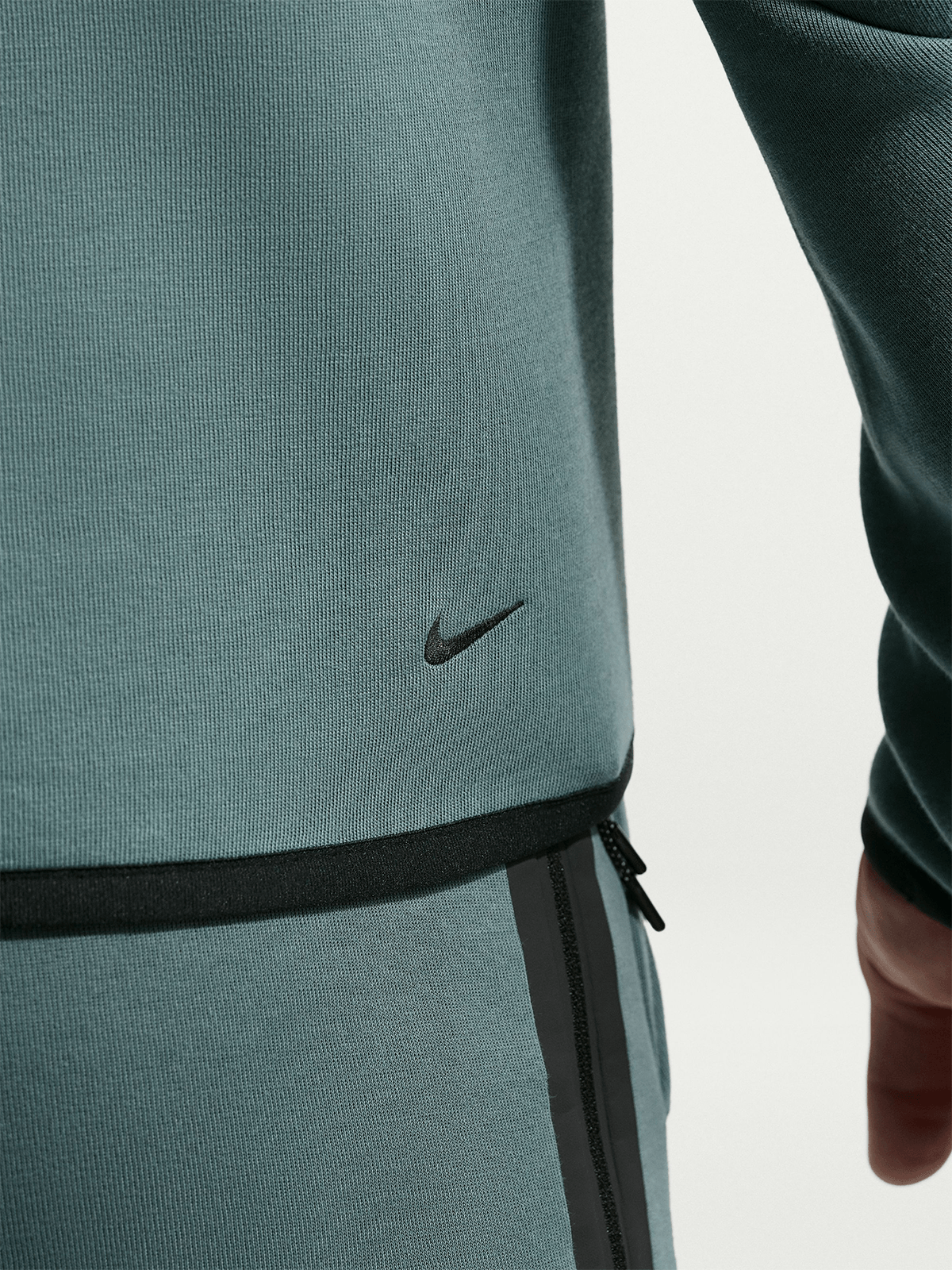 CONJUNTO NIKE TECH GREEN CEMENT