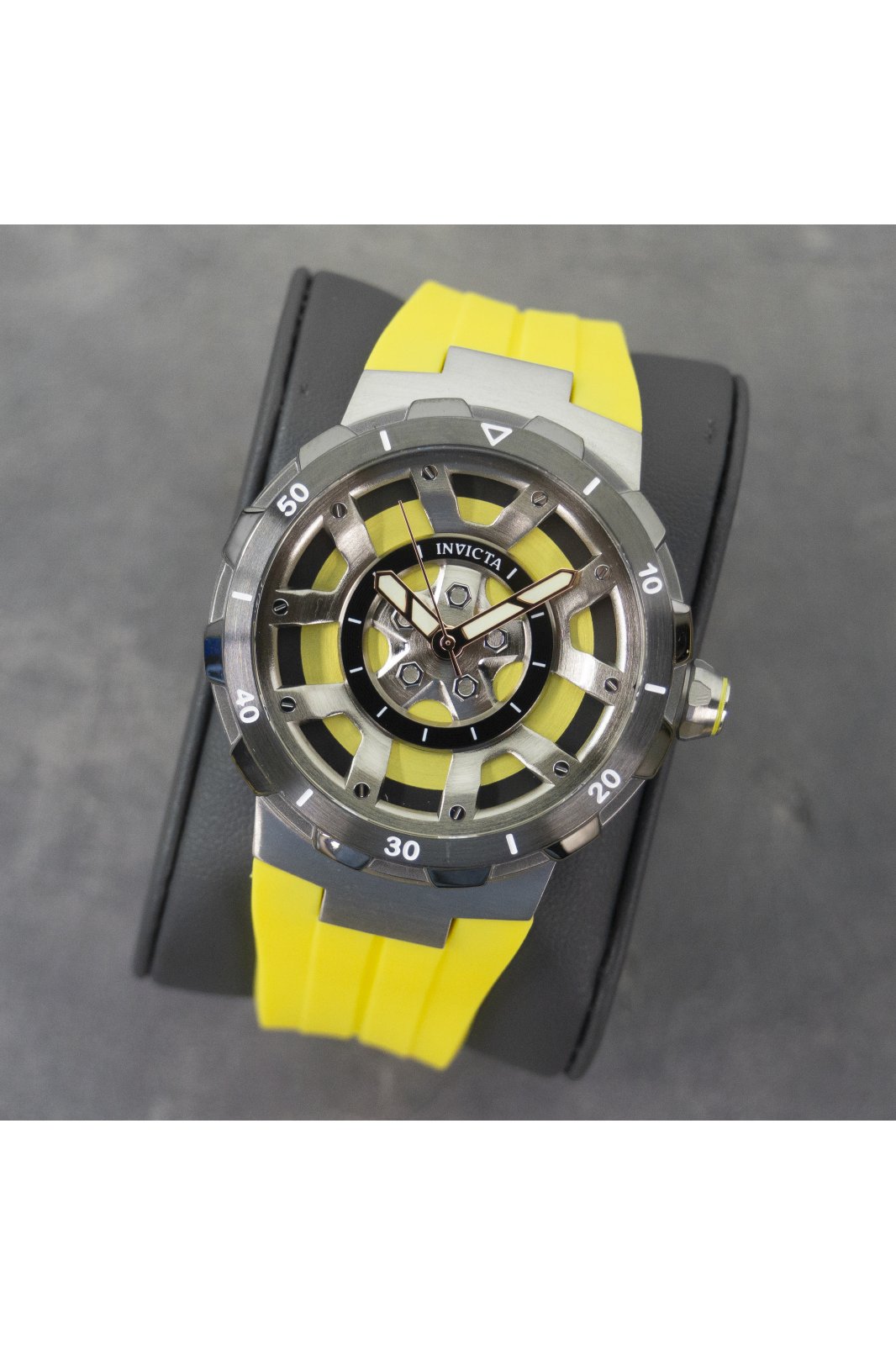 INVICTA RACING YELLOW