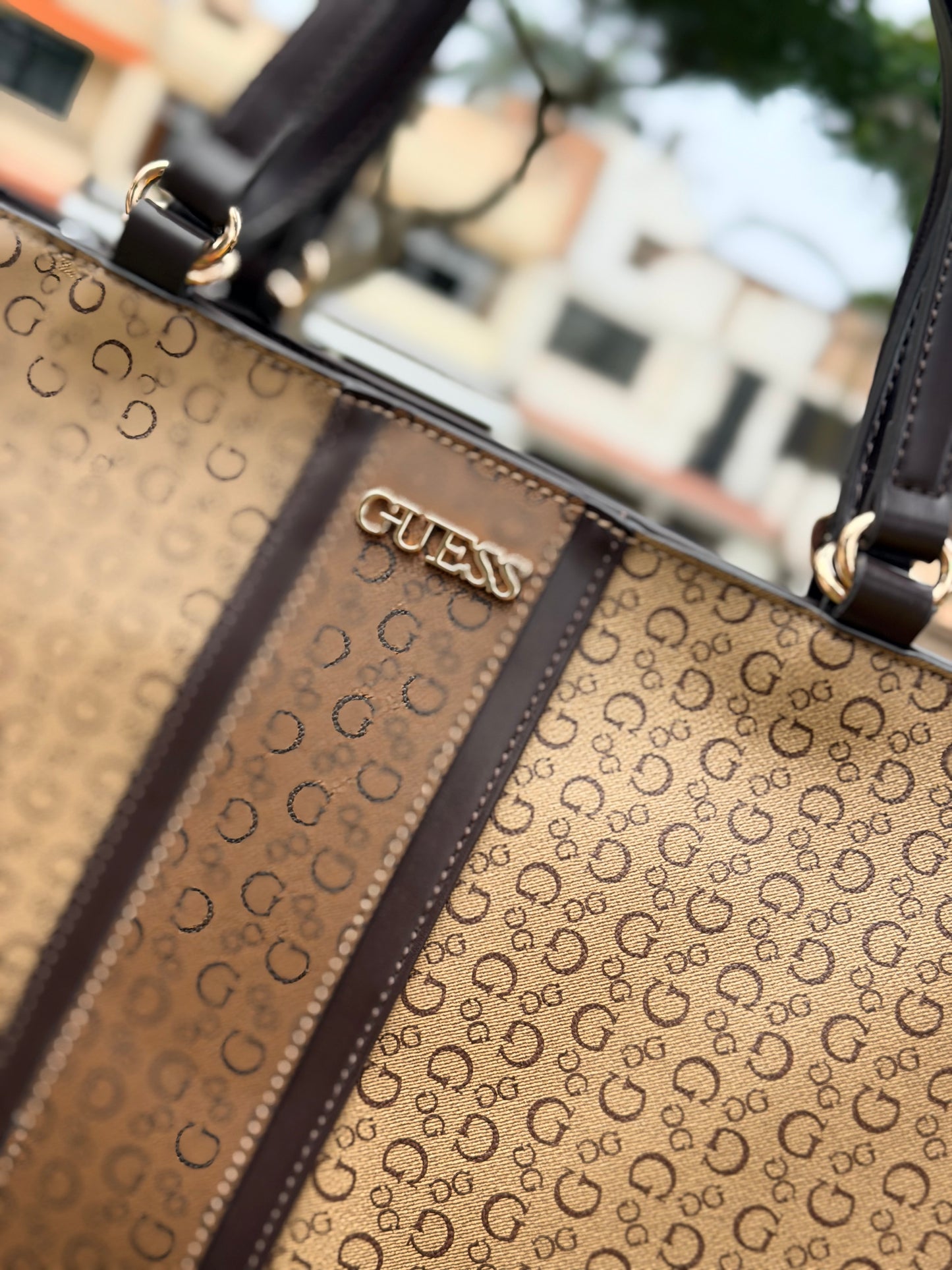 CARTERA GUESS TOTE SIGNATURE MARRÓN