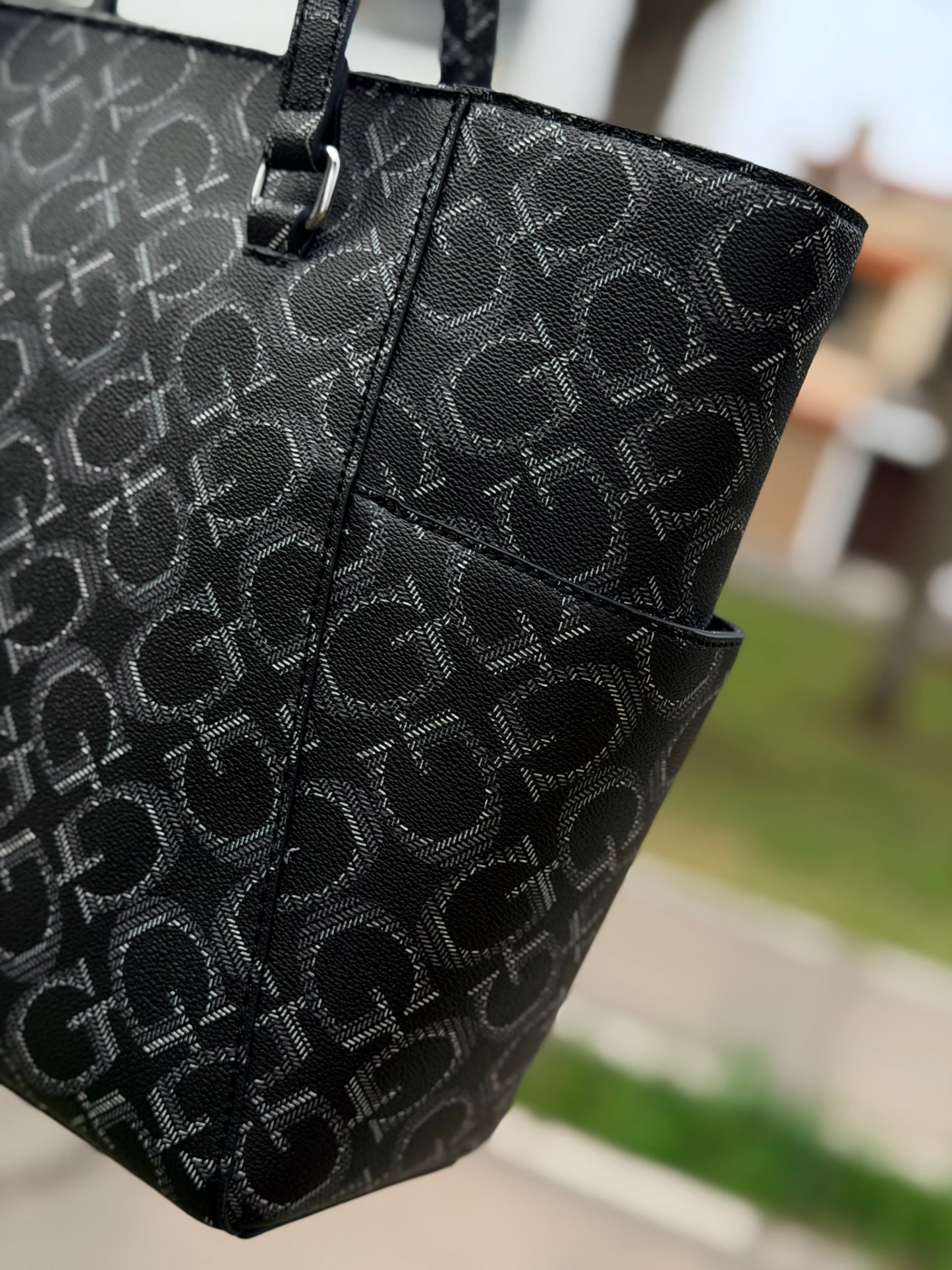 GUESS TOTE NEGRA + TARJETERO