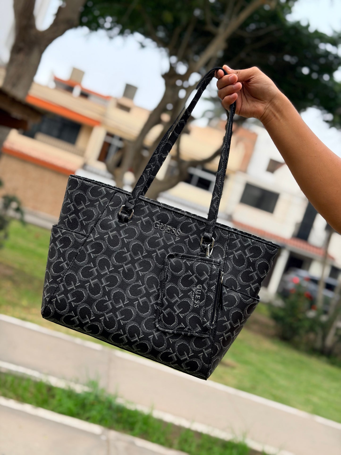 GUESS TOTE NEGRA + TARJETERO