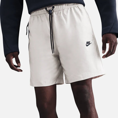 SHORT NIKE TECH LUZ HUESO 2025