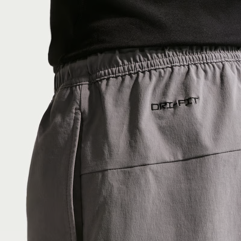 SHORT NIKE TECH WOVEN GRIS