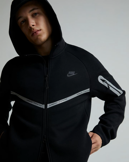 NIKE TECH BLACK REFLECTIVA
