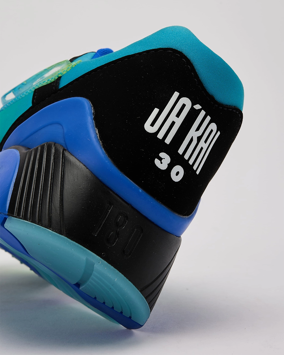 NIKE AIR MAX 180 DOERNBECHER EDICIÓN ESPECIAL
