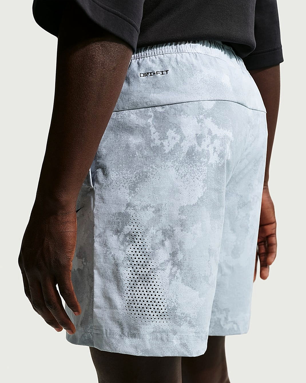 SHORT NIKE TECH 2028 NIEVE